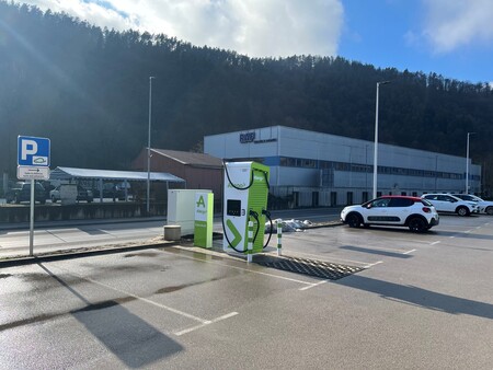 Električna polnilnica pred HOFERjem v Litiji